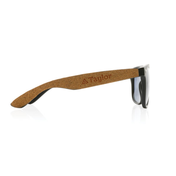 Sonnenbrille aus GRS recyceltem PC-Kunststoff mit Kork – Bild 5