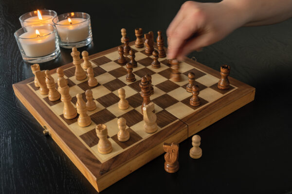 Faltbares Schachspiel aus Holz – Bild 10